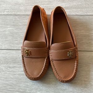 Like new TORY BURCH leather loafers